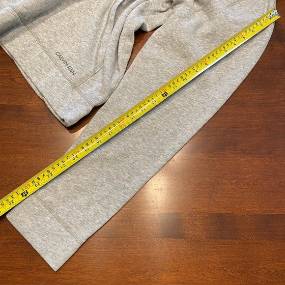 Calvin Klein Sweater - Picture 5 of 5